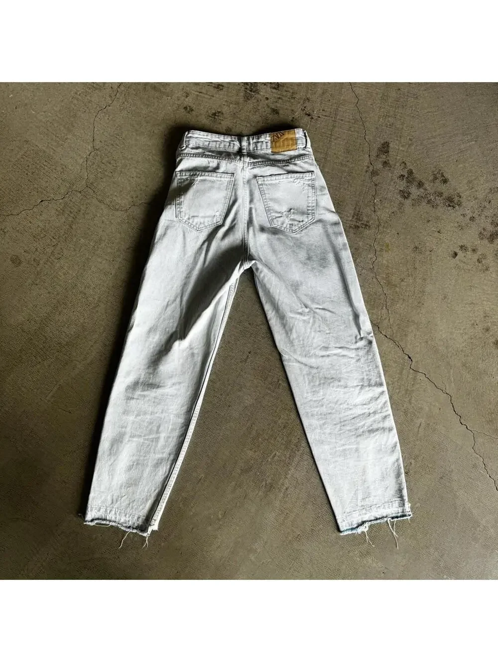 Zara women’s straight leg jeans, mid waist - Picture 5 of 9